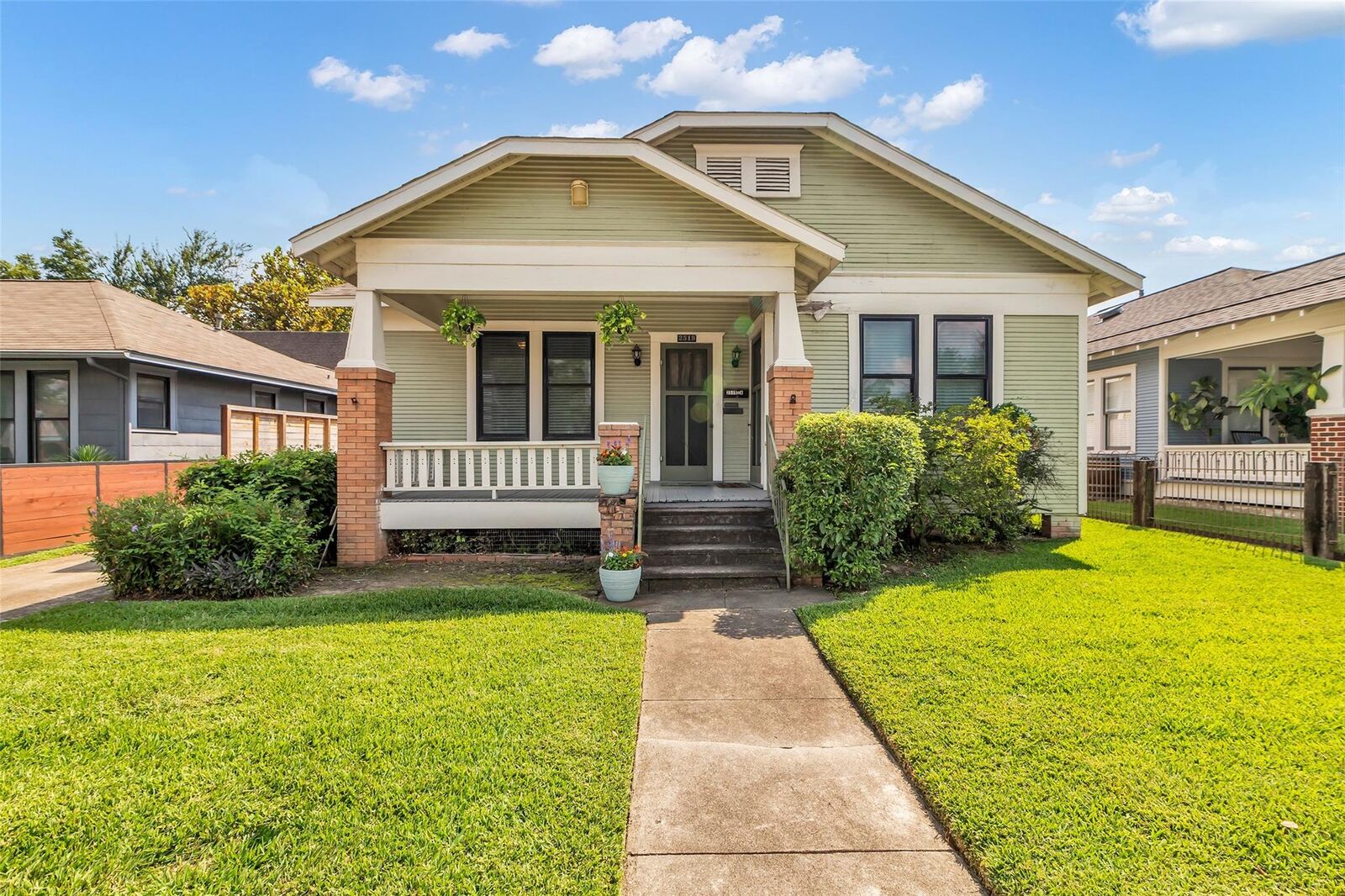 Property Photo:  2519 White Oak Drive  TX 77009 