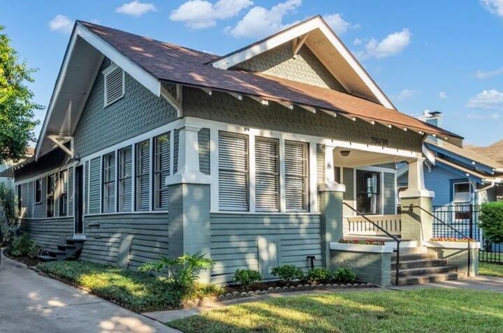 Property Photo:  2608 Hopkins Street  TX 77006 