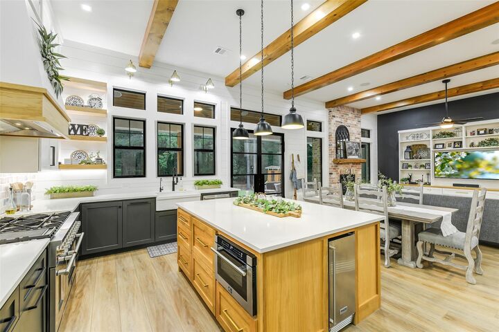 Property Photo: 13142 Royal Hill Court TX 77316