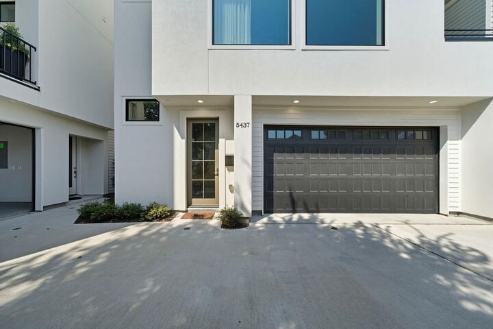 Property Photo: 5437 Darling Street TX 77007