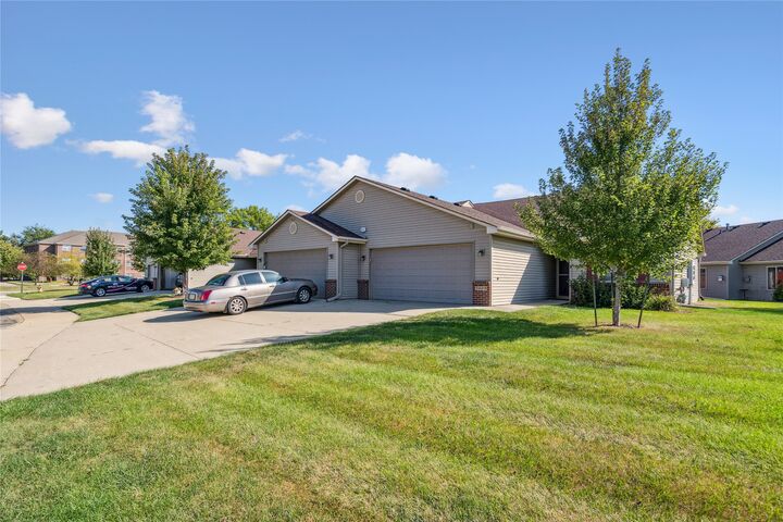 Property Photo:  3009 SE Turnberry Drive  IA 50021