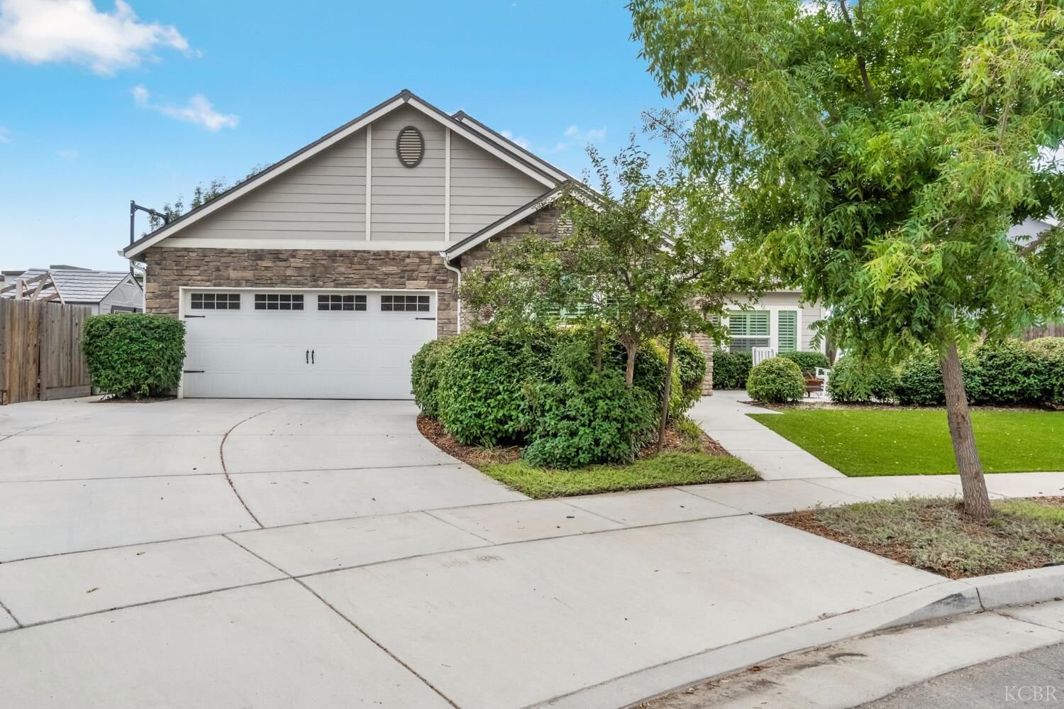 Property Photo:  2255 W Queens Way W  CA 93230 