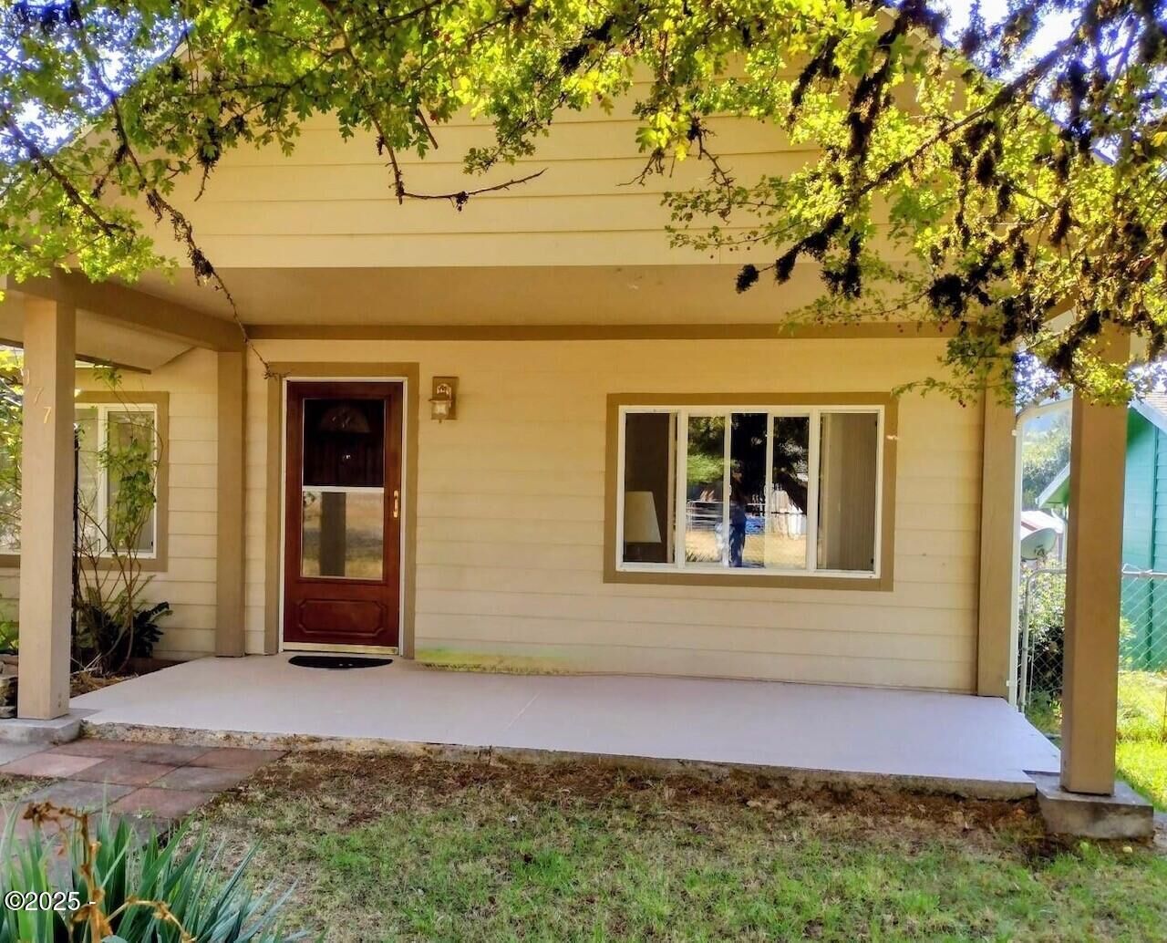 Property Photo: 177 SE Egbert Avenue OR 97380