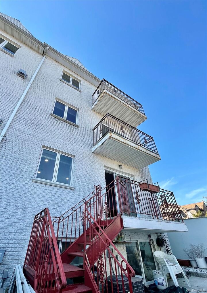 Property Photo:  1 Samantha Way 1B  NY 10465 
