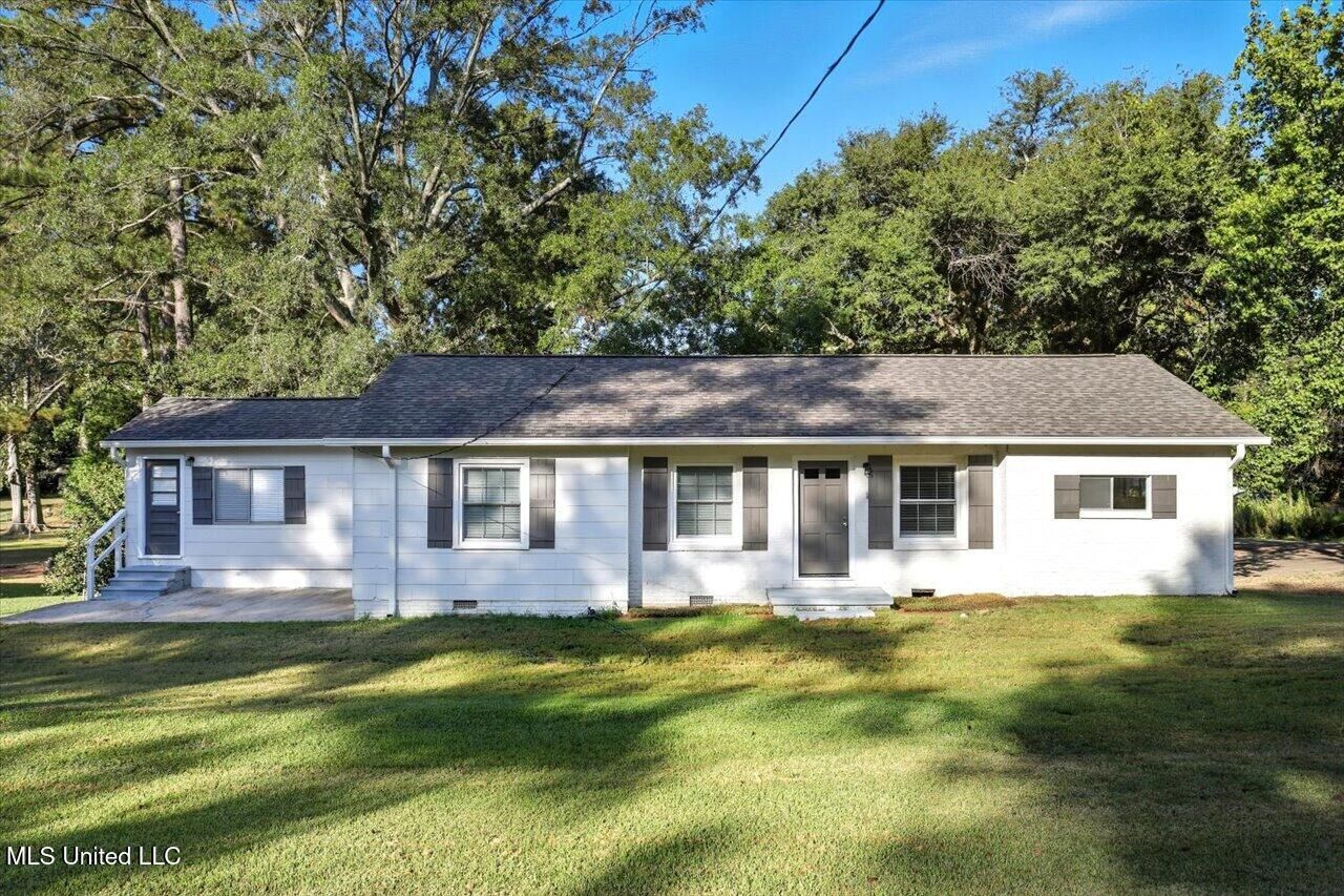 Property Photo:  324 Court Street  MS 39154 