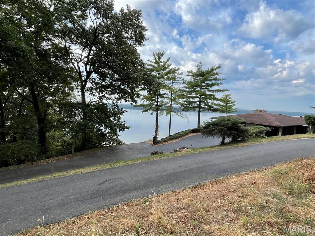 Property Photo:  3100 Illini Trail  IL 62035 
