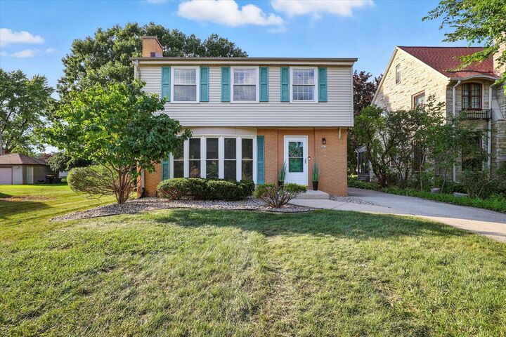 9810 W Grantosa Dr  Wauwatosa WI 53222 photo