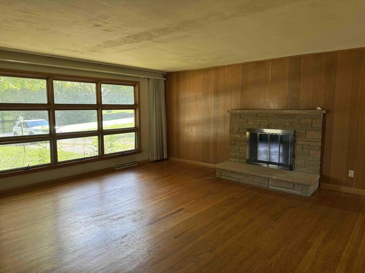 Property Photo:  745 Hi Ridge Ave  WI 53186 
