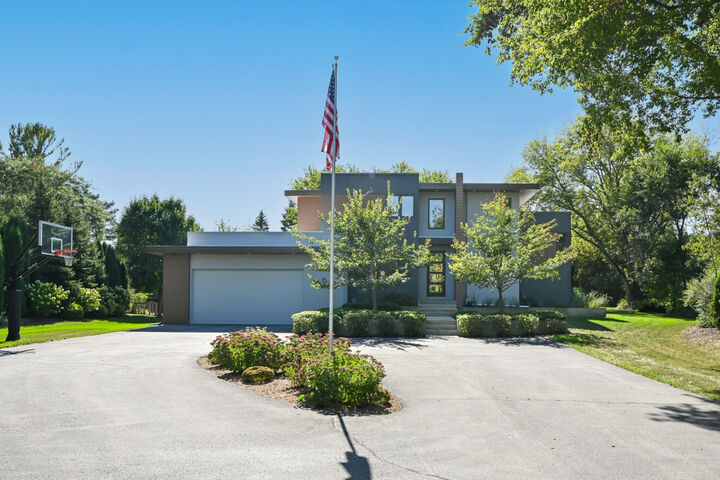 Property Photo: 4821 W Glen Cove Ct WI 53092