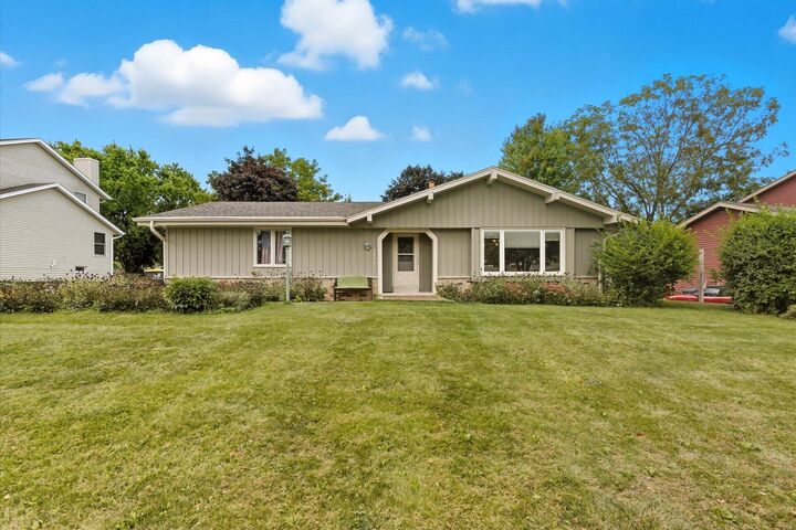 Property Photo:  3041 Minot Ln  WI 53188 