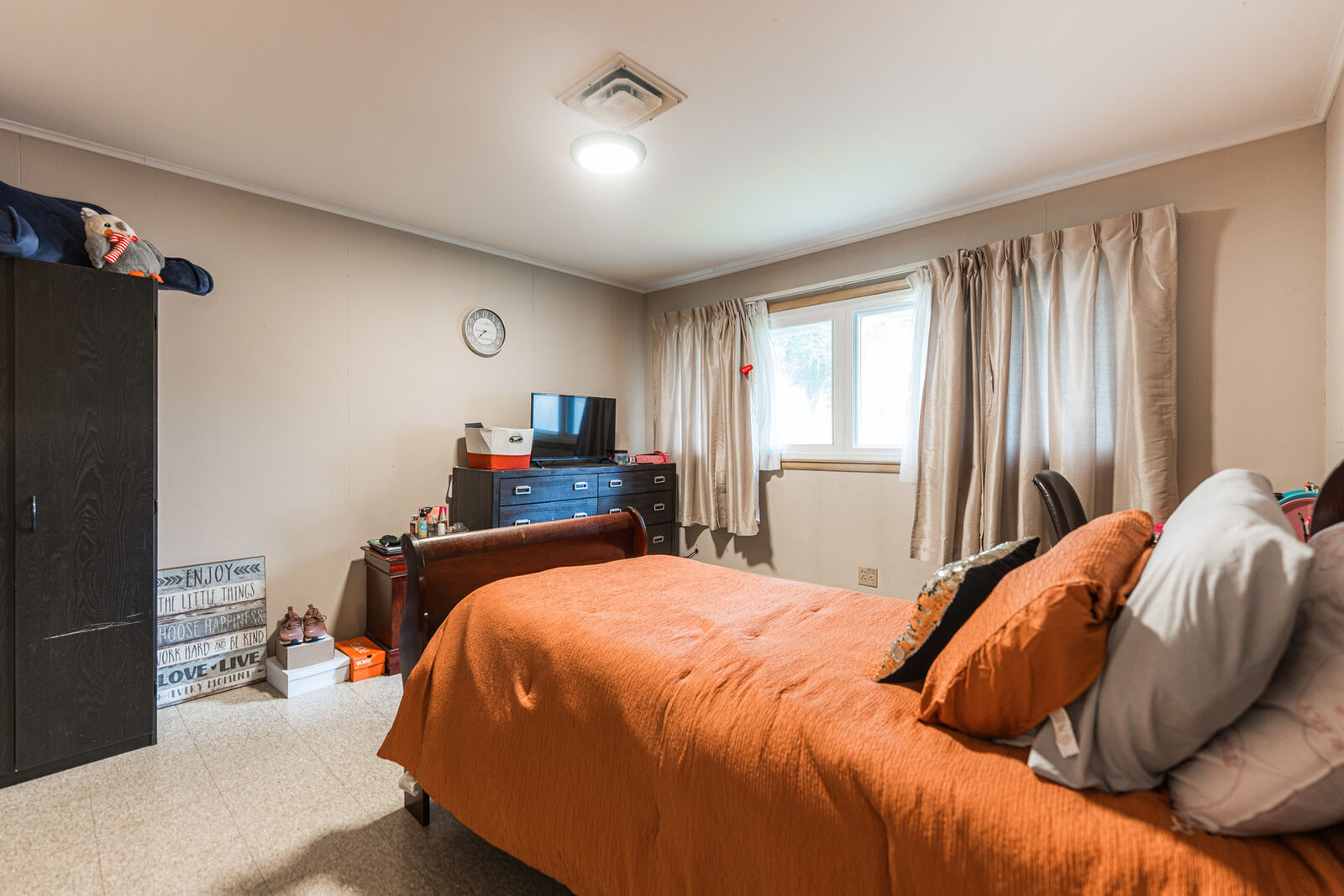 Property Photo:  1543 W Downer Place  IL 60506 