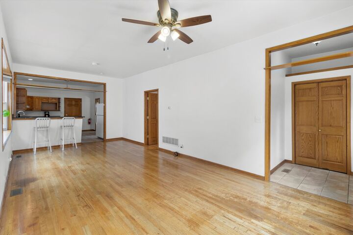 Property Photo:  2120 N Whipple Street Ch2  IL 60647 