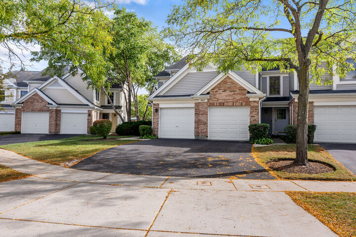 Property Photo:  4827 Turnberry Drive  IL 60010 