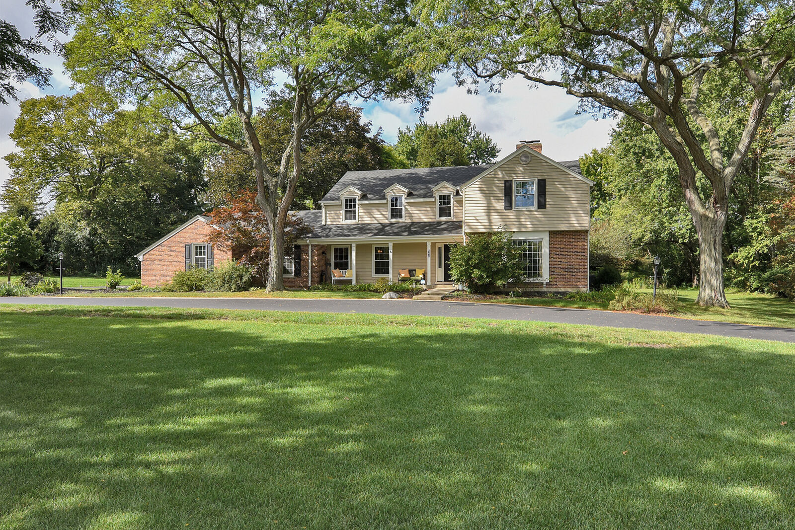 Property Photo:  544 Rob Roy Court  IL 60067 