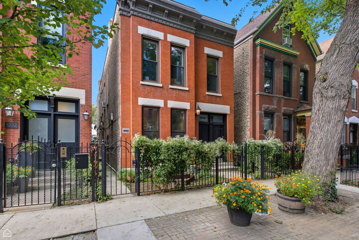 1036 N Honore Street  Chicago IL 60622 photo