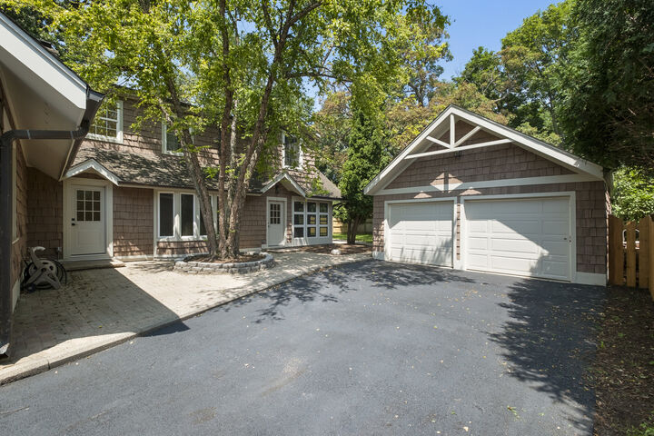 Property Photo:  1410 Berkley Court  IL 60015 