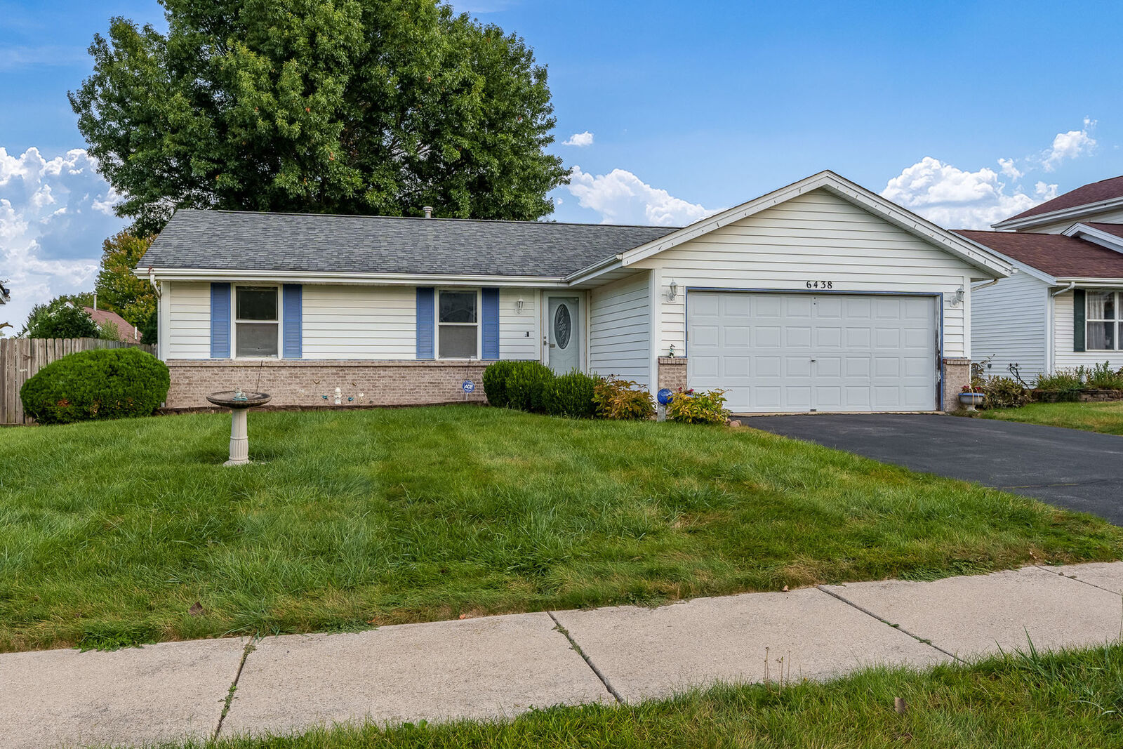 Property Photo: 6438 Wicklow Close IL 61107