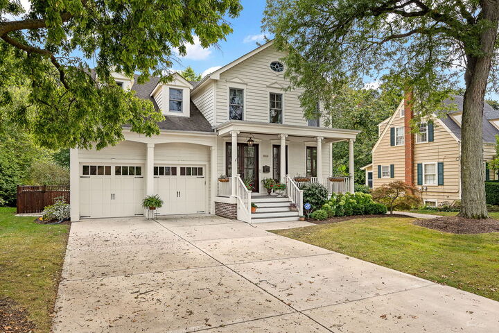 Property Photo:  616 E Indiana Street  IL 60187 