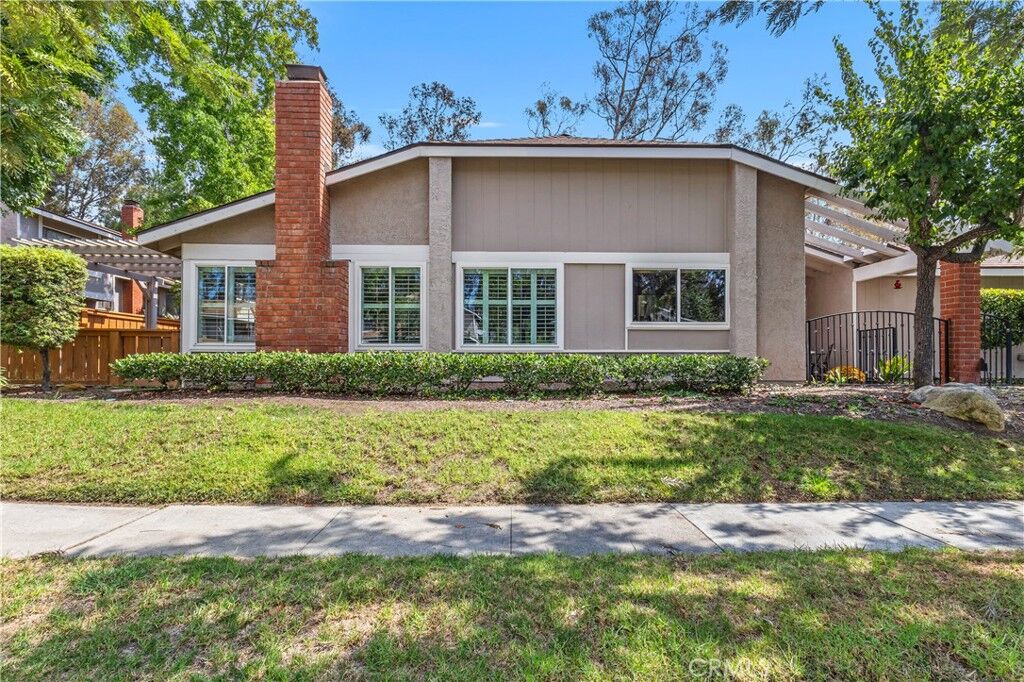Property Photo:  6520 E Camino Vista 1  CA 92807 