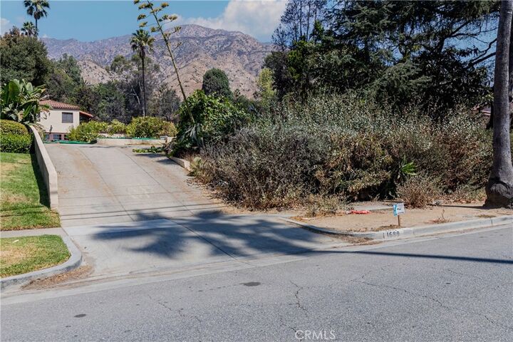 Property Photo:  1689 E Altadena Drive  CA 91001 