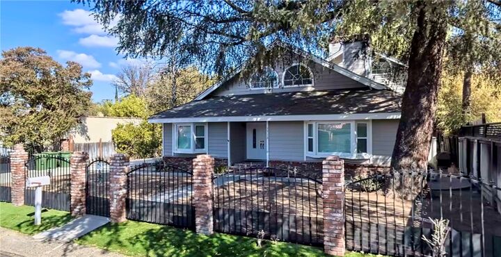 Property Photo:  5712 Donna Avenue  CA 91356 