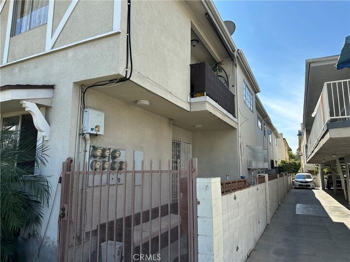 Property Photo: 810 E Lomita CA 91205