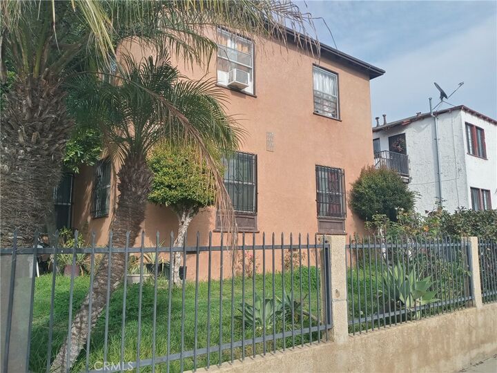 Property Photo: 1925 W 35th Street CA 90018