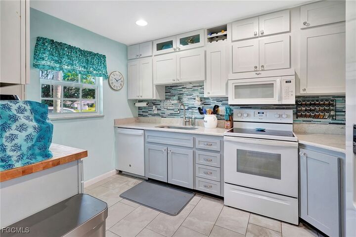 Property Photo: 1374 Bunker Way FL 33919