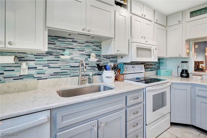 Property Photo:  1374 Bunker Way  FL 33919 