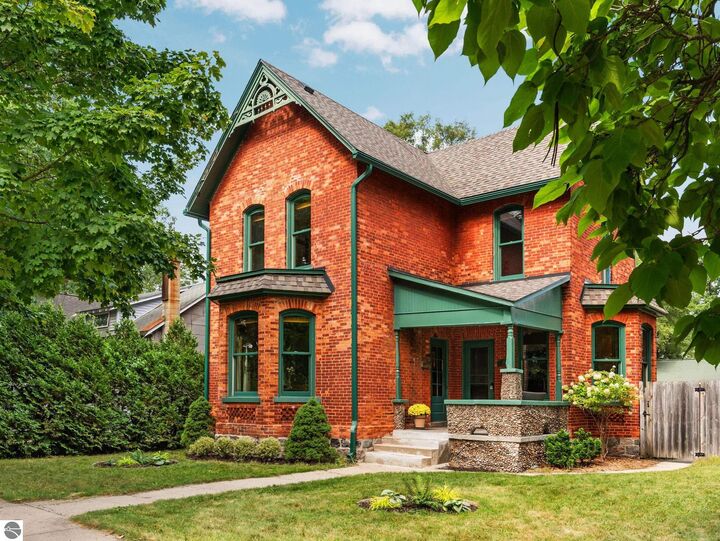 318 W Fifteenth Street  Traverse City MI 49684 photo