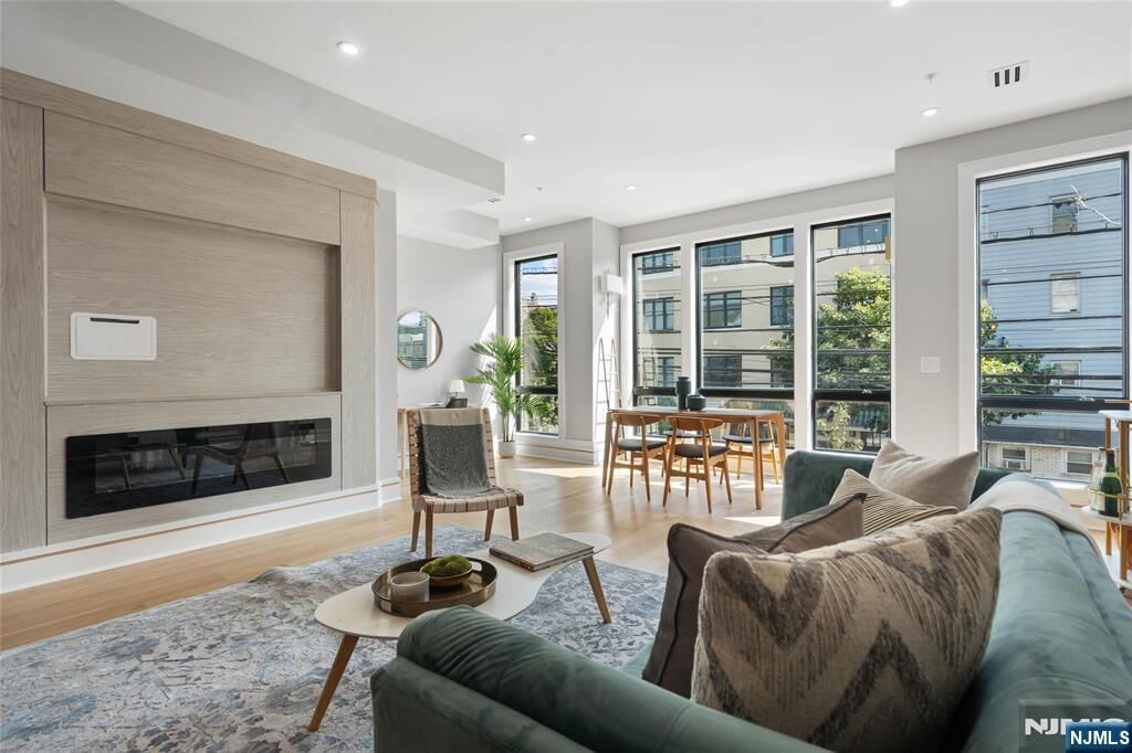Property Photo:  617 Palisade Avenue 2  NJ 07307 