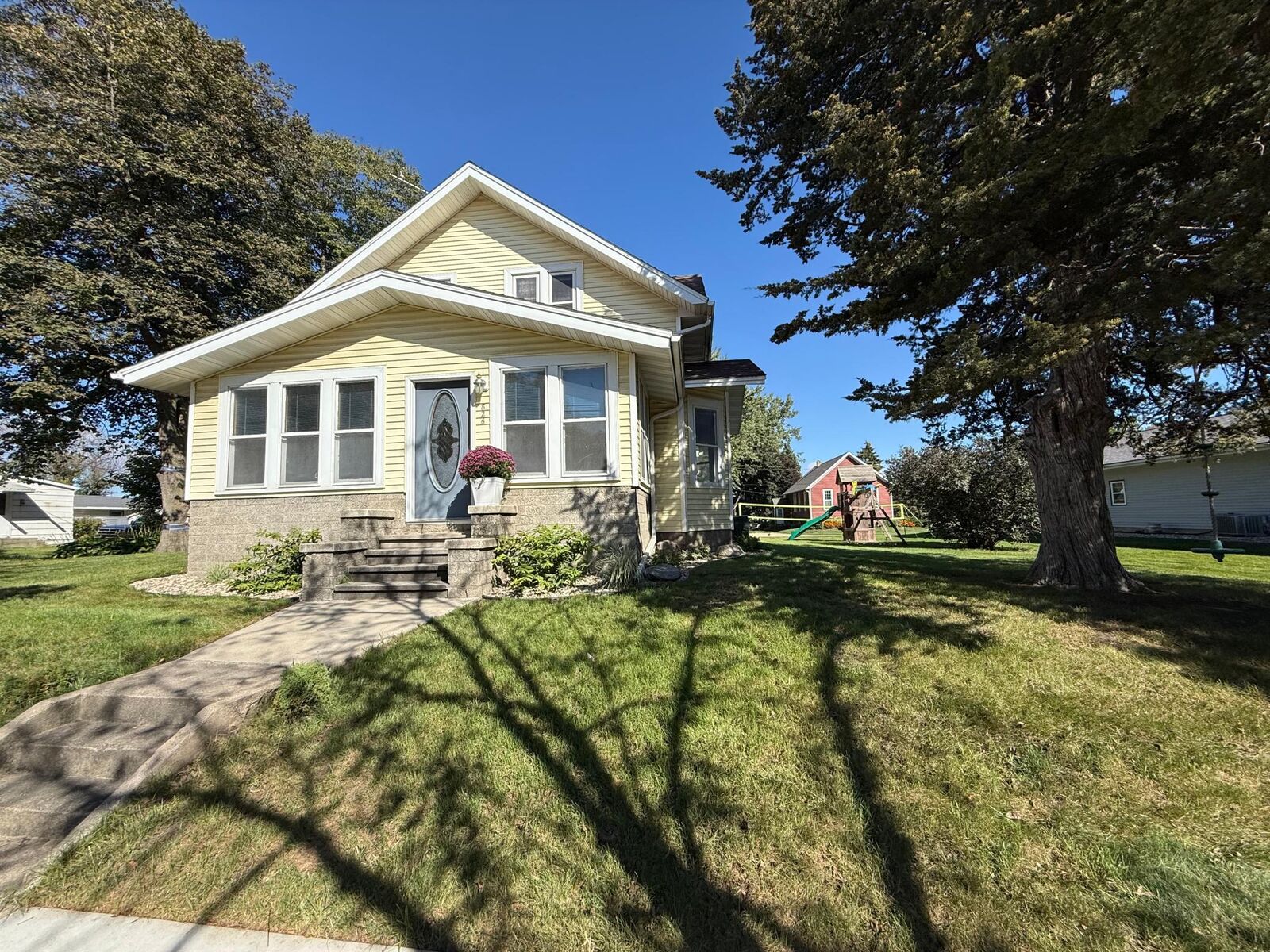 Property Photo: 826 3rd Street MN 56074