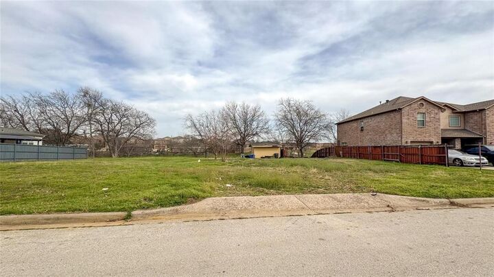 Property Photo: 318 Castleridge Drive TX 75068