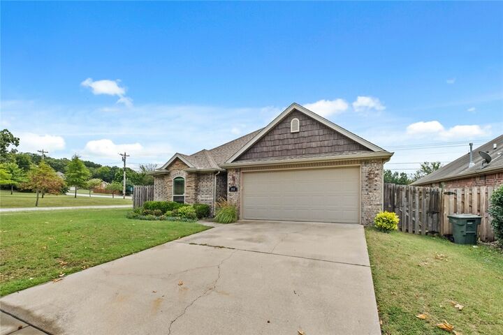 Property Photo:  3112 N Autumn Rose Avenue  AR 72704 