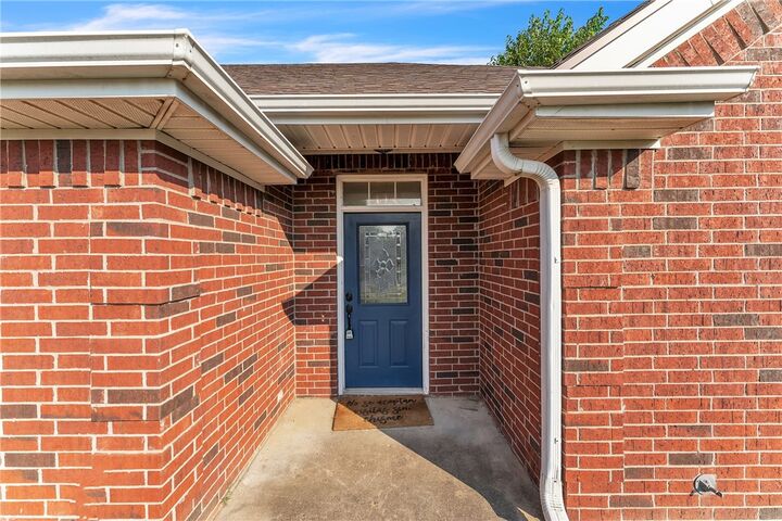 Property Photo: 1103 E Ken Leach AR 72761