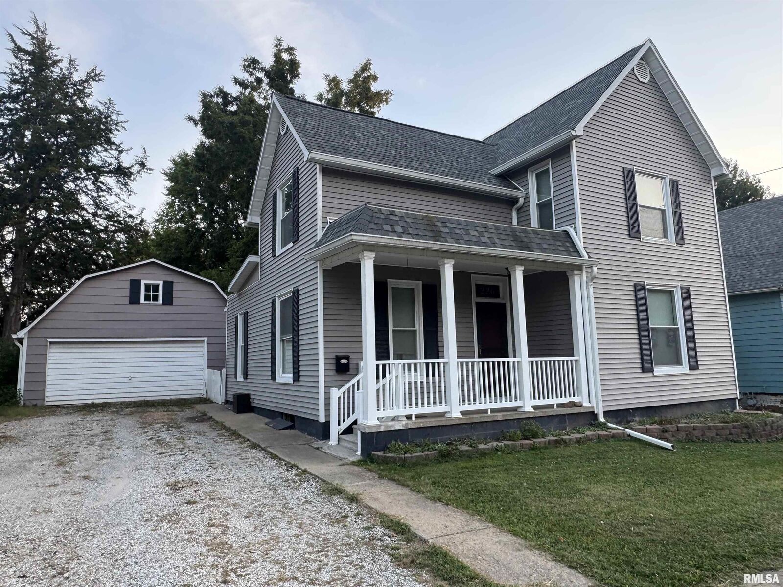 Property Photo:  226 Cass Place  IL 61520 