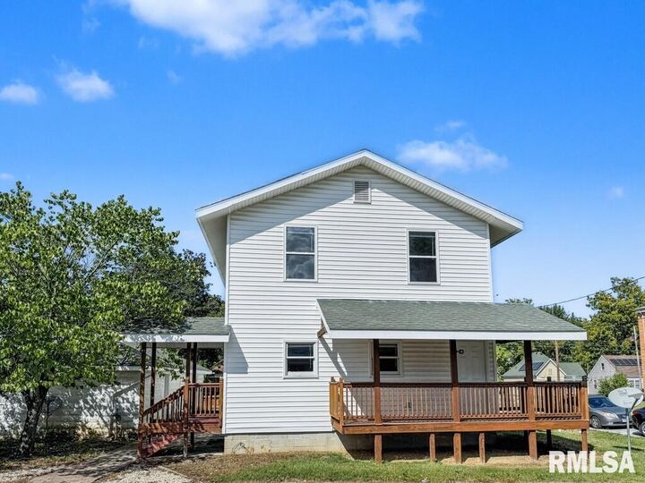 319/321 E College Street  Carbondale IL 62901 photo
