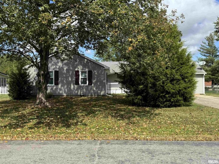 Property Photo:  7 Holly Lane  IL 62839 