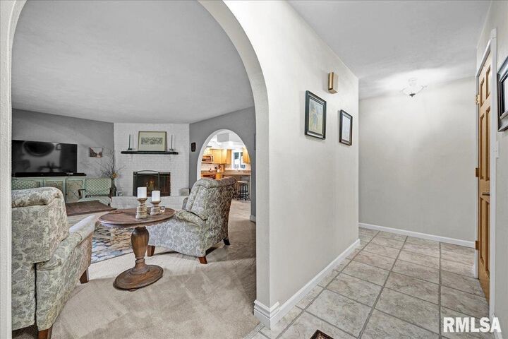 Property Photo:  306 Arbor Vitae Drive  IL 61548 