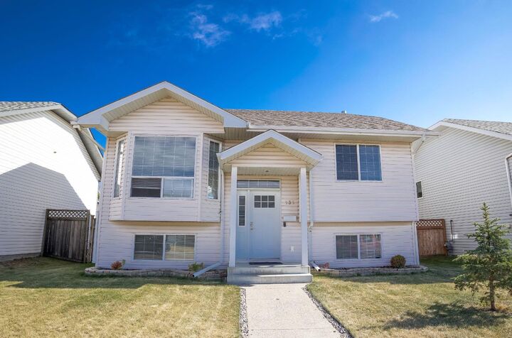 136 Briarwood Crescent  Blackfalds AB T0M 0J0 photo