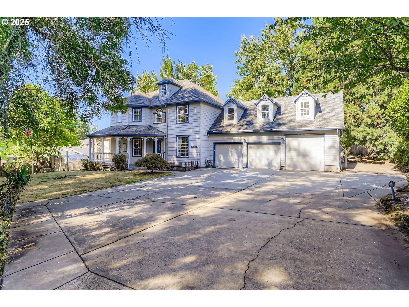 Property Photo:  11939 SW Walker Rd  OR 97005 
