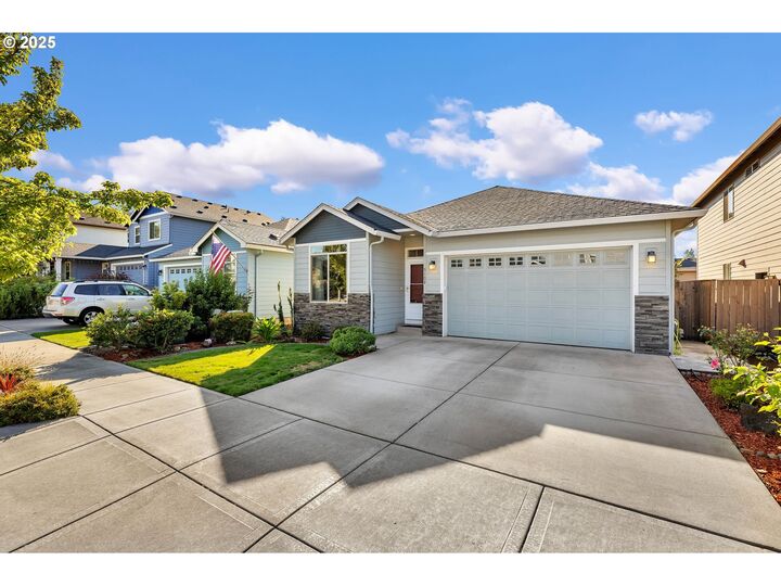 Property Photo:  5102 NE 28th Ave  WA 98663 