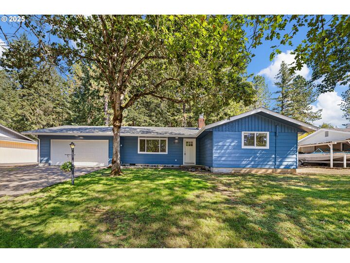 Property Photo: 87737 Oak Island Dr OR 97487