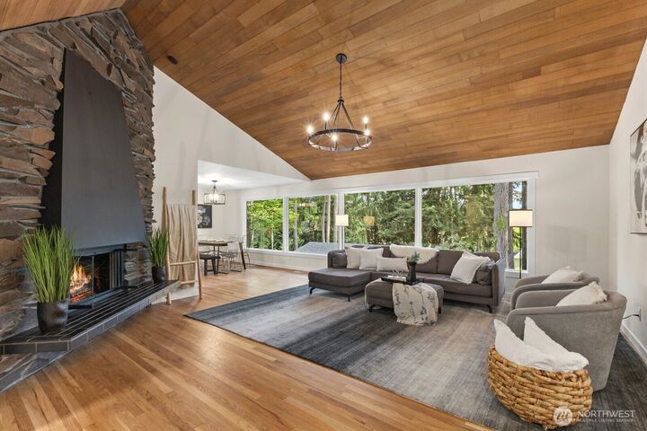 Property Photo:  3022  137th Avenue NE  WA 98005 