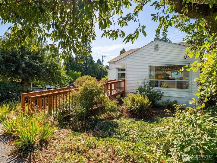 Property Photo: 7003 40th Avenue NE WA 98115