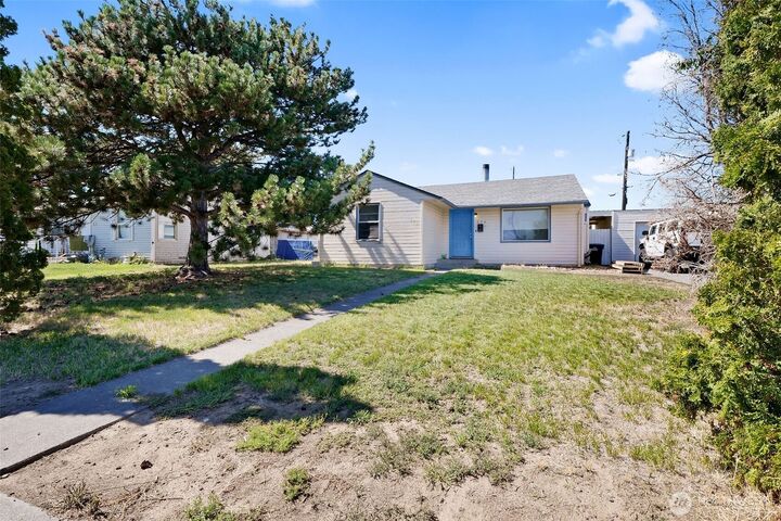 Property Photo:  214 W Knolls Vista Drive  WA 98837 
