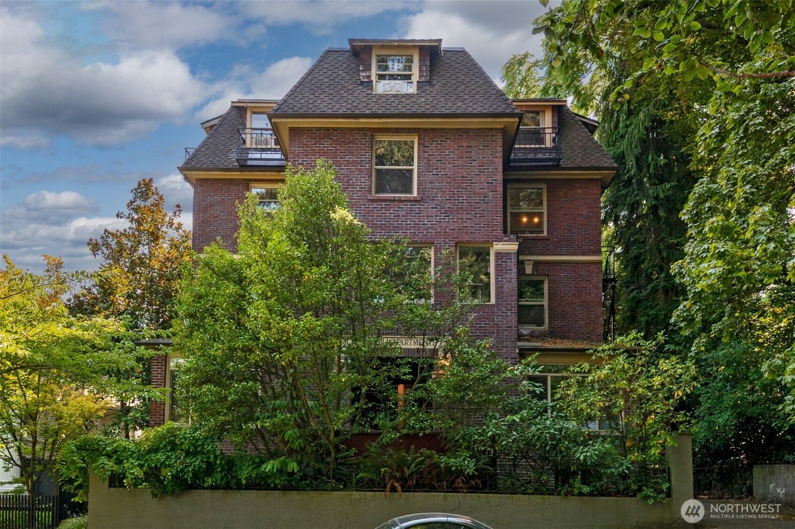Property Photo: 1425 E Prospect Street 1-10 WA 98112