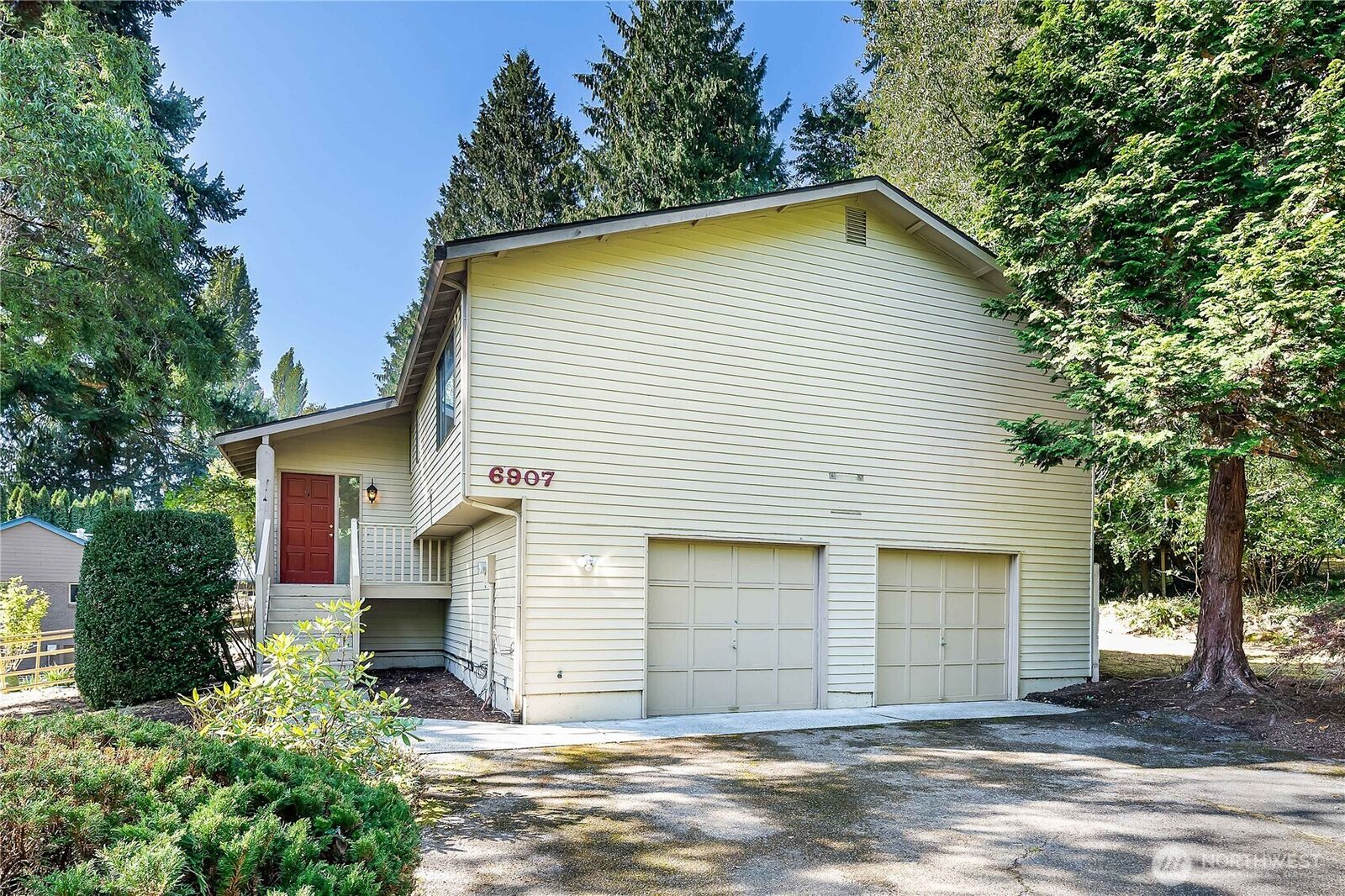 Property Photo: 6907 96th Avenue SE WA 98040
