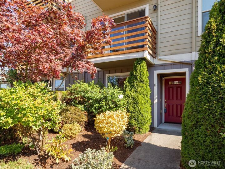 Property Photo:  9220  16th Avenue SW B  WA 98106 