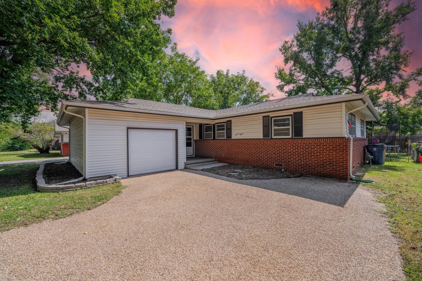 Property Photo:  1115 W 29th St S  KS 67217 